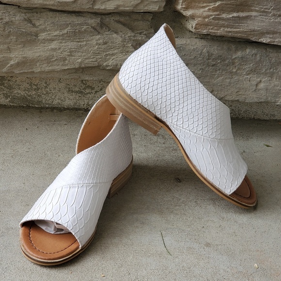 💫2XHP💫Snake texture side cut peep toe bootie - Picture 2 of 5